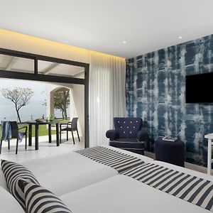 View Room 2 Guests